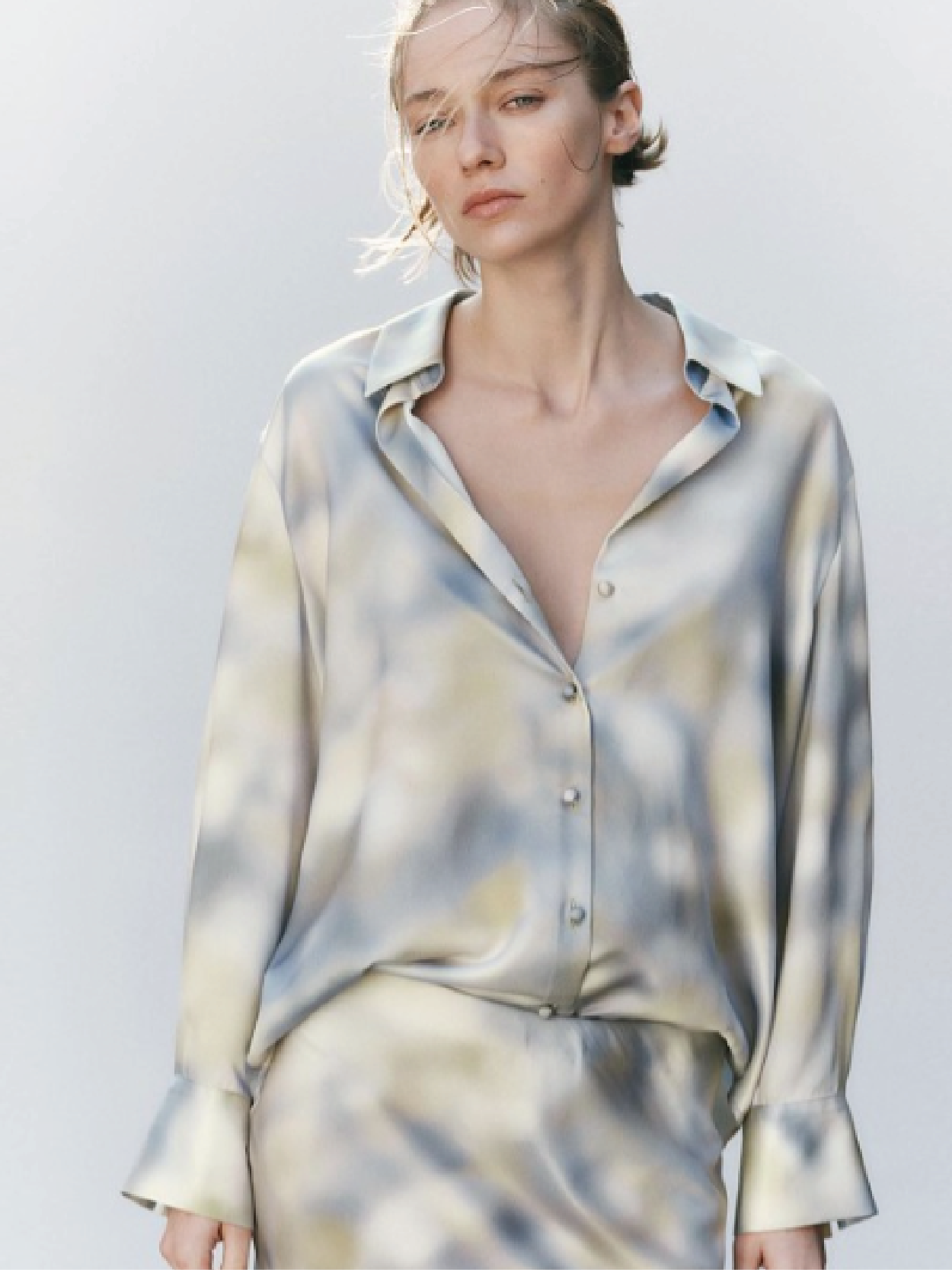 Chemise en satin avec effet Tie-Dye, Zara